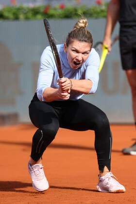 Sport Bilder des Tages April 26, 2022, MADRID, MADRID, SPAIN: Simona Halep of Romania practice during the Mutua Madrid Open 2022 celebrated at La Caja Magica on April 26, 2022, in Madrid, Spain. MADRID SPAIN - ZUMAa181 20220426_zaa_a181_014 Copyright: xOscarxJ.xBarrosox