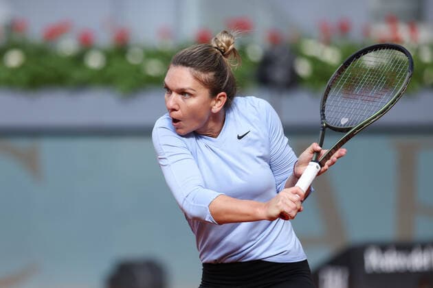 April 26, 2022, MADRID, MADRID, SPAIN: Simona Halep of Romania practice during the Mutua Madrid Open 2022 celebrated at La Caja Magica on April 26, 2022, in Madrid, Spain. MADRID SPAIN - ZUMAa181 20220426_zaa_a181_016 Copyright: xOscarxJ.xBarrosox