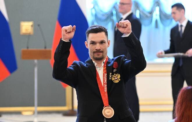 Russia Putin Olympic Athletes 8175756 26.04.2022 Bronze medalist of the Beijing 2022 Winter Olympic Games, Olympische Spiele, Olympia, OS in snowboard Russian Olympic Committee s Vic Wild poses at the award ceremony of him medal of the Order of Merit for the Fatherland, 2d degree, in the Kremlin, Moscow, Russia. Ramil Sitdikov Sputnik Moscow Russia  Copyright: xRamilxSitdikovx