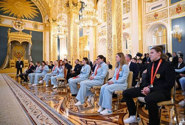 Sport Themen der Woche KW17 Russia Olympic Athletes Award Ceremony 8175871 26.04.2022 Athletes of the Russian Olympic team - winners of the 2022 Paralympians Winter games, Winterspiele,Spiele, Summer games are seen before the award ceremony, in the Kremlin, Moscow, Russia. Ramil Sitdikov Sputnik Moscow Russia  Copyright: xRamilxSitdikovx