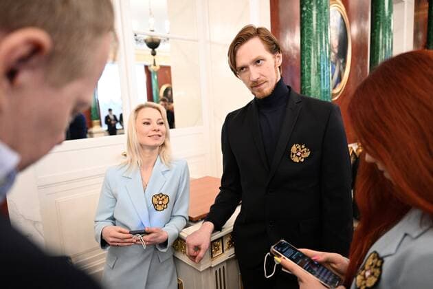 Russia Olympic Athletes Award Ceremony 8175894 26.04.2022 Silver medalists Russian Olympic Committee s Evgenia Tarasova and Vladimir Morozov are seen before the award ceremony, in the Kremlin, Moscow, Russia. Ramil Sitdikov Sputnik Moscow Russia  Copyright: xRamilxSitdikovx