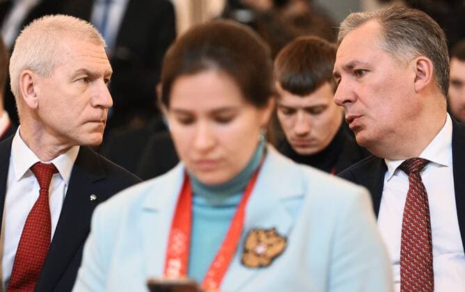 Russia Olympic Athletes Award Ceremony 8175908 26.04.2022 Russia s Sports Minister Oleg Matytsin, left, and Russian Olympic Committee (ROC) President Stanislav Pozdnyakov talk before the award ceremony for Russian athletes of the Olympic and Paralympic teams, in the Kremlin, Moscow, Russia. Ramil Sitdikov Sputnik Moscow Russia  Copyright: xRamilxSitdikovx