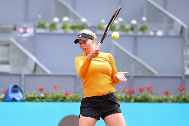 April 26, 2022, MADRID, MADRID, SPAIN: Clara Tauson of Denmark practice during the Mutua Madrid Open 2022 celebrated at La Caja Magica on April 26, 2022, in Madrid, Spain. MADRID SPAIN - ZUMAa181 20220426_zaa_a181_094 Copyright: xOscarxJ.xBarrosox