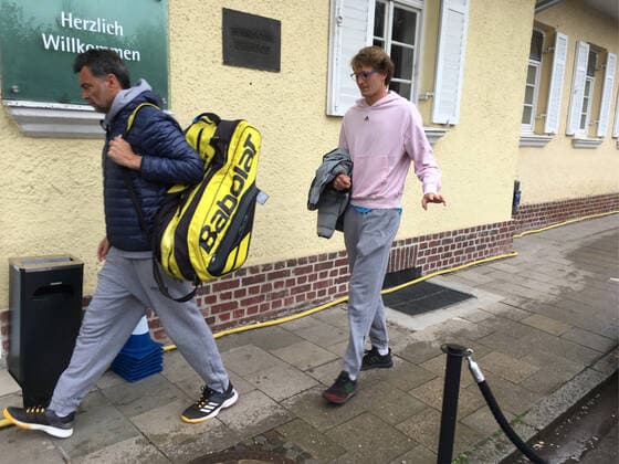 Alexander Zverev and his coach Sergi Bruguera on the way to practice, into the clubhouse Tennis BMW Open by American Express 2022 26 04 2022 PHOTO Mladen Lackovic LakoPress