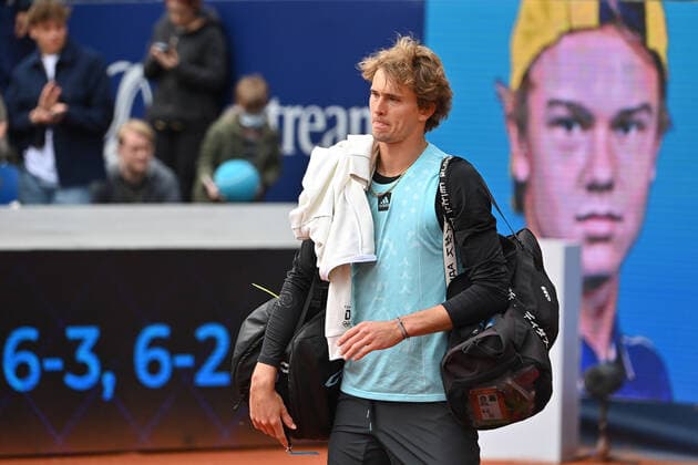 Alexander ZVEREV GER after his elimination, defeat against Holger RUNE DEN ,departure, disappointment, frustration, frustrated, dejected, defeat, elimination action, single image, cropped single motif, half figure, half figure Tennis BMW Open 2022 on 27 04 2022 in Munich