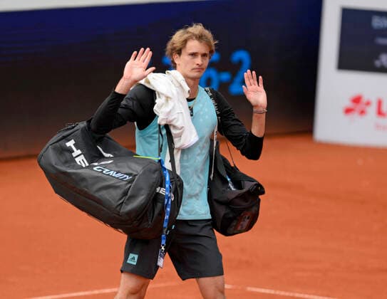 27 04 2022, Tennis Men ATP Tour, BMW Open Munich 2022 at Iphitos Tennis Center, Alexander Zverev GER loses his first round match on center court against Holger Rune Denmark and leaves the court frustrated and with apologetic gesture to the spectators