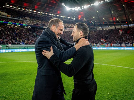 Leipzigs general manager Oliver Mintzlaff and head coach Coach Domenico Tedesco cheer after the final whistle Football DFB Cup, Semifinal RB Leipzig 1 FC Union Berlin 2 1 20 April 2022 Leipzig Saxony , Red Bull Arena RB Leipzig 1 FC Union Berlin 2 1