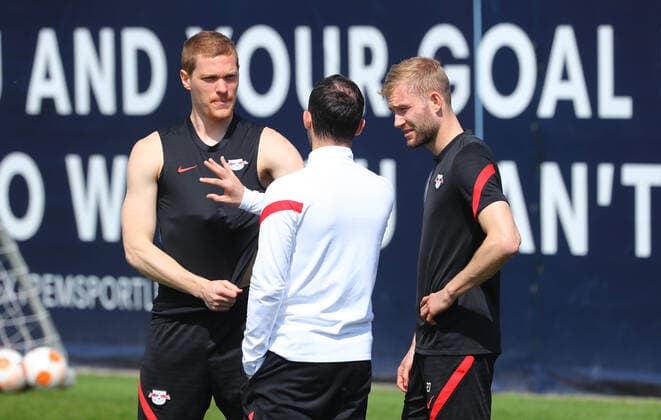 Europa League RB Leipzig training 27 04 2022 Leipzig, 27 04 2022, RB training center, Europa League, semifinals , RB Leipzig final training the day before RBL v Glasgow Rangers , In the picture from l Marcel Halstenberg 23, RB Leipzig , coach Domenico Tedesco RB Leipzig and Konrad Laimer 27, RB Leipzig , Picture Point