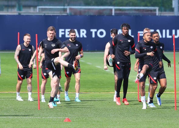 Europa League RB Leipzig training 27 04 2022 Leipzig, 27 04 2022, RB training center, Europa League, semi-final , RB Leipzig final training the day before RBL v Glasgow Rangers , Pictured v l Angeli-o Angelino, David Lelle, Josko Gvardiol, Mohamed Simakan, Christopher Nkunku and Benjamin Henrichs all RB Leipzig , Picture Point