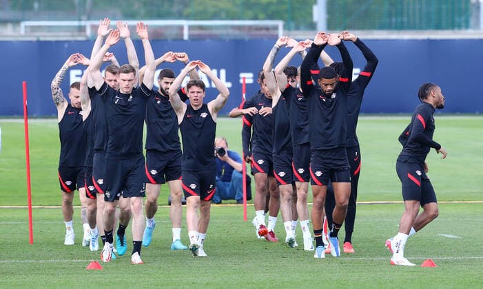 Europa League RB Leipzig training 27 04 2022 Leipzig, 27 04 2022, RB training center, Europa League, semifinals , RB Leipzig final training the day before RBL v Glasgow Rangers , Pictured v l David Lelle, Lars Sidney Raebiger Raebiger and Benjamin Henrichs all RB Leipzig , Picture Point