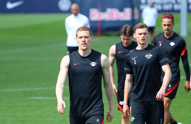 Europa League RB Leipzig training 27 04 2022 Leipzig, 27 04 2022, RB training center, Europa League, semifinals , RB Leipzig final training the day before RBL v Glasgow Rangers , Pictured v l Marcel Halstenberg 23, RB Leipzig and David Lelle RB Leipzig, U19 , Picture Point