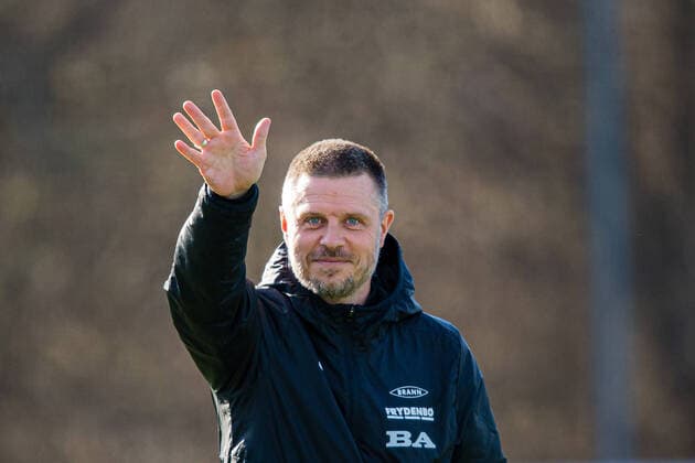 220427 Alexander Straus, head coach of Brann, ahead of the Toppserien football match between Lyn and Brann on April 27, 2022 in Oslo Photo Marius Simensen BILDBYRAN Cop 238 bbeng brann dam football fotball fotball fotboll lyn skb tfk toppserien,  Copyright: MARIUSxSIMENSEN BB220427BB301