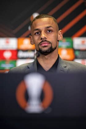 27 04 2022, xkvx, football UEFA Europa League, Eintracht Frankfurt press conference emspor, v l Djibril Sow Eintracht Frankfurt DFL DFB REGULATES PROHIBIT ANY USE OF PHOTOGRAPHS as IMAGE SEQUENCES and or QUASI VIDEO London