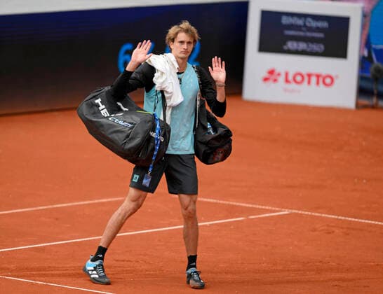 27 04 2022, Tennis Men ATP Tour, BMW Open Munich 2022 at Iphitos Tennis Center, Alexander Zverev GER loses his first round match on center court against Holger Rune Denmark and leaves the court frustrated and with apologetic gesture to the spectators