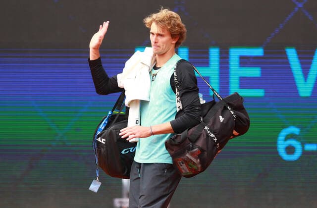 Alexander Zverev GER says goodbye after losing to Holger Rune DEN Despair, despair, frustration Tennis BMW Open by American Express 2022 27 04 2022 PHOTO Mladen Lackovic LakoPress
