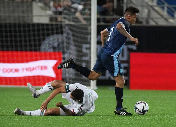 Mexico s Luis Chavez (L) in action against Guatemala s with Rafael Lezcano, during a friendly match at Camping World Stadium in Orlando, Florida, USA, 27 April 2022. Mexico - Guatemala !ACHTUNG: NUR REDAKTIONELLE NUTZUNG!  Copyright: xGerardoxMorax AME4663 20220428-e76ffce72c9a695c7090636faa34d7279ad32263