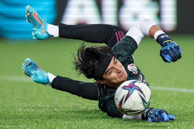 April 27, 2022: Mexico goalkeeper CARLOS ACEVEDO LOPEZ (1) misses a block at warm ups during the Mextour Mexico vs Guatemala match at Camping World Stadium in Orlando, Fl on April 27, 2022. - ZUMAk149 20220427_zsp_k149_003 Copyright: xCoryxKnowltonx