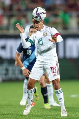 April 27, 2022: Mexico midfielder ERICK DANIEL SANCHEZ OCEGUEDA (18) gets a header during the Mextour Mexico vs Guatemala match at Camping World Stadium in Orlando, Fl on April 27, 2022. - ZUMAk149 20220427_zsp_k149_007 Copyright: xCoryxKnowltonx