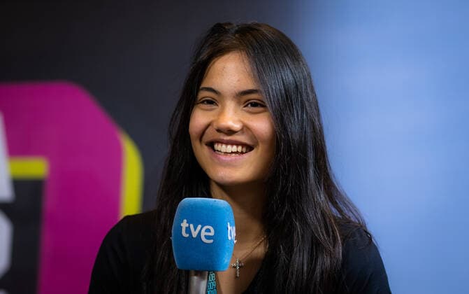 April 27, 2022, MADRID, MADRID, SPAIN: Emma Raducanu of Great Britain talks to the media ahead of the 2022 Mutua Madrid Open WTA, Tennis Damen 1000 tennis tournament MADRID SPAIN - ZUMAa181 20220427_zaa_a181_185 Copyright: xRobxPrangex