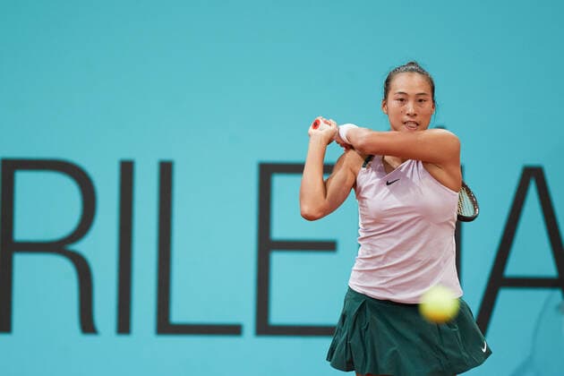 (220428) -- MADRID, April 28, 2022 -- Zheng Qinwen of China returns the ball during the women s singles 1st round match against Karolina Muchova of the Czech Republic at Madrid Open in Madrid, Spain, April 28, 2022. ) (SP)SPAIN-MADRID-TENNIS-MUTUA MADRID OPEN MengxDingbo 