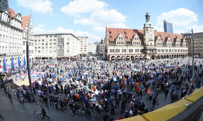 Football, men, 2021 2022 season, Europa League semifinal, first leg , RB Leipzig Glasgow Rangers, Glasgow fans before the match in downtown Leipzig, 28 04 2022, Copyright: xSebastianxRäppold MatthiasxKochx