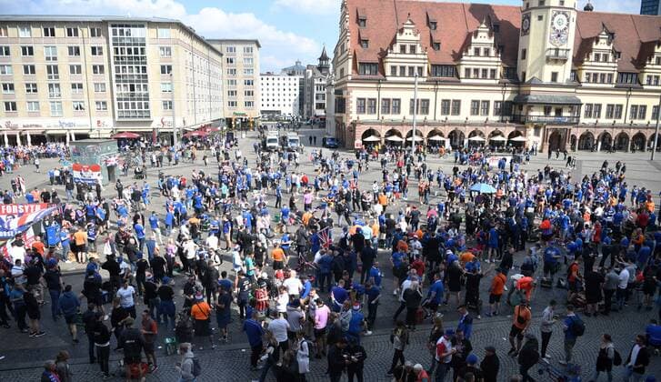 Football, men, 2021 2022 season, Europa League semifinal, first leg , RB Leipzig Glasgow Rangers, Glasgow fans before the match in downtown Leipzig, 28 04 2022, Copyright: xSebastianxRäppold MatthiasxKochx