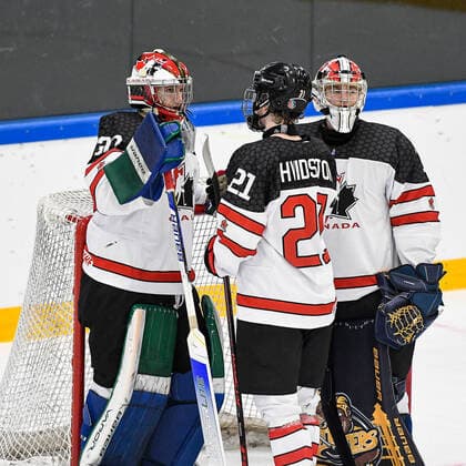 GER, IIHF Ice Hockey U18 World Championship 2022, Finland FIN vs Canada CAN 28 04 2022, Erdgas Schwaben Arena, Kaufbeuren, GER, IIHF Ice Hockey U18 World Championship 2022, Finland FIN vs Canada CAN , in picture scene after end of game, Connor Hvidston CAN, 21 gives consolation to Reid Dyck CAN, 30 Nolan Lalonde CAN, 1 nordphotoxGmbHx xHafner nph00200