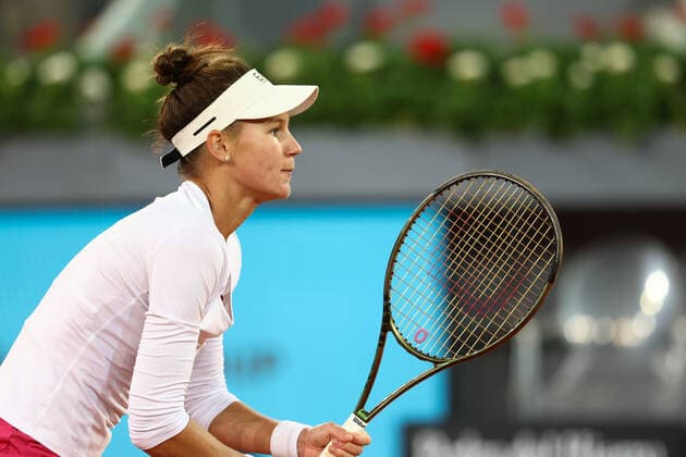 April 28, 2022, MADRID, MADRID, SPAIN: Veronika Kudermetova of Russia in action against Paula Badrosa of Spain during the Mutua Madrid Open 2022 celebrated at La Caja Magica on April 27, 2022, in Madrid, Spain. MADRID SPAIN - ZUMAa181 20220428_zaa_a181_023 Copyright: xOscarxJ.xBarrosox