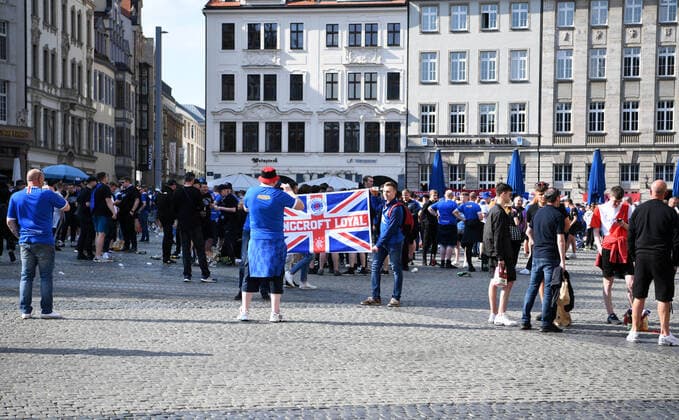 Football, men, 2021 2022 season, Europa League semifinal, first leg , RB Leipzig Glasgow Rangers, Glasgow fans before the match in downtown Leipzig, 28 04 2022, Copyright: xSebastianxRäppold MatthiasxKochx