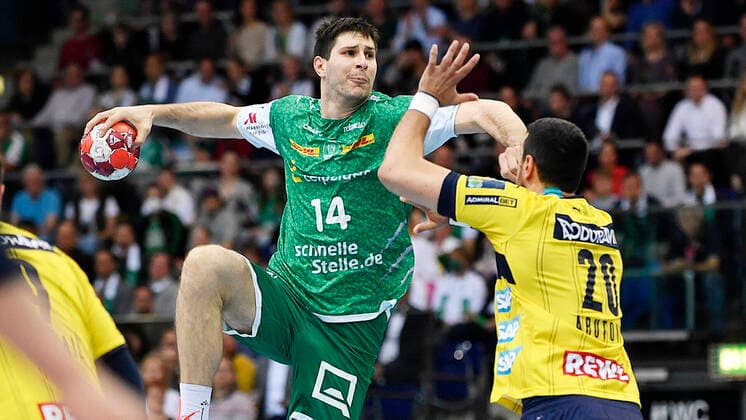 Handball Bundesliga, Season 2021 2022, 28 Matchday, SC DHfK Leipzig vs Rhein Neckar Loewen 28 04 2022 Goal Throw Marko Mamic Backcourt DHfK Leipzig, Backnumber 14 left vs Ilija Abutovic Backcourt Rhein Neckar Loewen, Backnumber 20 right during the Handball Bundesliga Match DHfK Leipzig vs Rhein Neckar Loewen 28 04 2022 Leipzig Saxony Germany QUARTERBACK Immobilien Arena Am Sportforum 2
