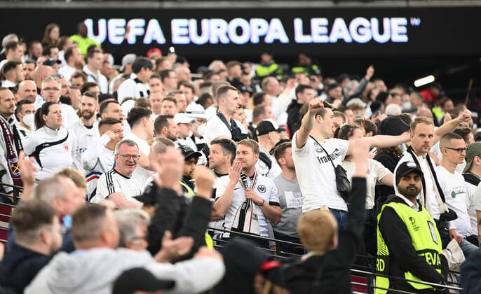 28 04 2022, xkvx, football UEFA Europa League, West Ham United Eintracht Frankfurt emspor, v l fans Eintracht Frankfurt, mood, scarves, DFL DFB REGULATES PROHIBIT ANY USE OF PHOTOGRAPHS as IMAGE SEQUENCES and or QUASI VIDEO London