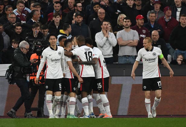 28 04 2022, xkvx, football UEFA Europa League, West Ham United Eintracht Frankfurt emspor, v l Ansgar Knauff Eintracht Frankfurt celebrate the goal, The goal celebration to 0 1 DFL DFB REGULATES PROHIBIT ANY USE OF PHOTOGRAPHS as IMAGE SEQUENCES and or QUASI VIDEO London