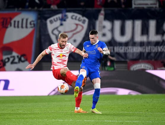 Football, men, 2021 2022 season, Europa League semifinals, first leg , RB Leipzig Glasgow Rangers, v l Konrad Laimer RB Leipzig , Ryan Kent Glasgow Rangers , 28 04 2022, Copyright: xSebastianxRäppold MatthiasxKochx