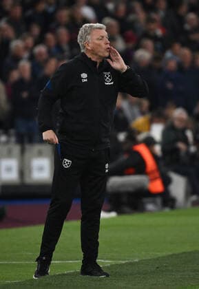 28 04 2022, xkvx, football UEFA Europa League, West Ham United Eintracht Frankfurt emspor, v l coach David Moyes West Ham United gives instructions, gestures, gesticulate with arms gives instructions, gesticulate DFL DFB REGULATES PROHIBIT ANY USE OF PHOTOGRAPHS AS IMAGE SEQUENCES AND OR QUASI VIDEO London