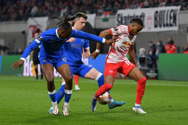 Joe Aribo Glasgow Rangers left , Ryan Jack Glasgow Rangers center and Christopher Nkunku RB Leipzig right , RB Leipzig vs Glasgow Rangers, Football, Europa League, 28 04 2022 DFB DFL REGULATES PROHIBIT ANY USE OF PHOTOGRAPHS AS IMAGE SEQUENCES AND OR QUASI VIDEO RB Leipzig vs Glasgow Rangers, Football, Europa League, 28 04 2022 Leipzig Copyright: xBertxHarzer xEibner-Pressefotox