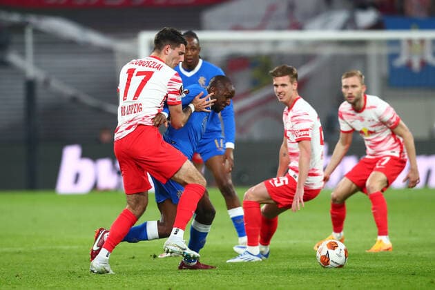 28 04 2022, xtgx, football UEFA European League, RB Leipzig Glasgow Rangers FC emspor, v l Dominik Szoboszlai Leipzig, 17 , Glen Kamara Glasgow Rangers, 18 duel, duel, fight, tackle DFL DFB REGULATES PROHIBIT ANY USE OF PHOTOGRAPHS AS IMAGE SEQUENCES AND OR QUASI VIDEO Leipzig