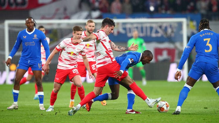 28 04 2022, xtgx, football UEFA European League, RB Leipzig Glasgow Rangers FC emspor, v l Dominik Szoboszlai Leipzig, 17 , Glen Kamara Glasgow Rangers, 18 duel, duel, fight, tackle DFL DFB REGULATES PROHIBIT ANY USE OF PHOTOGRAPHS AS IMAGE SEQUENCES AND OR QUASI VIDEO Leipzig