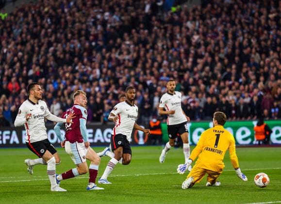Mandatory Credit: Photo by Simon Dael Shutterstock (12914205ap) Jarrod Bowen of West Ham United shoots past Goalkeeper Kevin Trapp of Eintracht Frankfurt and hits the post West Ham United v Eintracht Frankfurt, UEFA Europa League, Semi-Final, First Leg, Football, The London Stadium, London, UK - 28 Apr 2022 EDITORIAL USE ONLY No use with unauthorised audio, video, data, fixture lists, club league logos or live services. Online in-match use limited to 120 images, no video emulation. No use in betting, games or single club league player publications. West Ham United v Eintracht Frankfurt, UEFA Europa League, Semi-Final, First Leg, Football, The London Stadium, London, UK - 28 Apr 2022 EDITORIAL USE ONLY No use with unauthorised audio, video, data, fixture lists, club league logos or live services. Online in-match use limited to 120 images, no video emulation. No use in betting, games or single club league player publications.  Copyright: xSimonxDael Shutterstockx 12914205ap