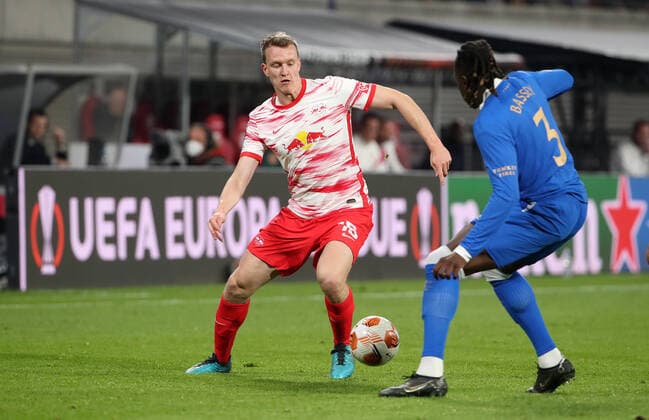 Lukas Klostermann, Calvin Bassey action game scene duel sports football soccer UEFA Euroleague Europa League UEL semifinal first leg men season 2021 2022 28 04 2022 Rasen Ballsport RB Leipzig RBL vs Glasgow Rangers FC DFL regulations prohibit any use of photographs as image sequences and or quasi video