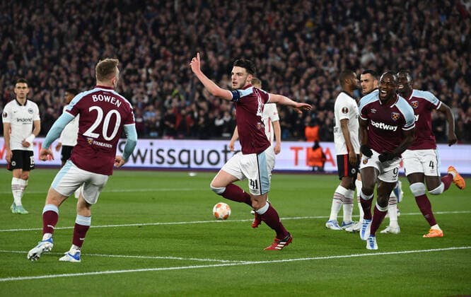 28 04 2022, xkvx, football UEFA Europa League, West Ham United Eintracht Frankfurt emspor, v l Jarrod Bowen West Ham United , Declan Rice West Ham United , Michail Antonio West Ham United , Kurt Zouma West Ham United celebrate the goal, The goal cheer to 1 1 DFL DFB REGULATIONS PROHIBIT ANY USE OF PHOTOGRAPHS as IMAGE SEQUENCES and or QUASI VIDEO London
