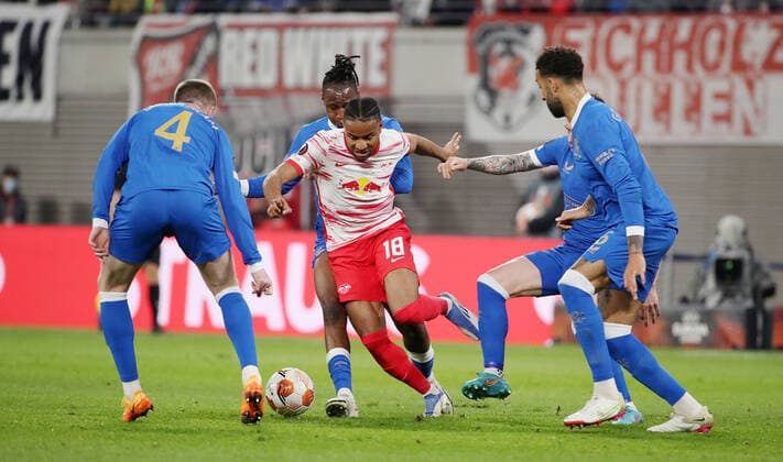 John Lundstram, Joe Aribo, Christopher Nkunku, Ryan Jack, Connor Goldson Action Game Scene Duel Sports Football Soccer UEFA Euroleague Europa League UEL Semifinal First Leg Men Season 2021 2022 28 04 2022 Rasen Ballsport RB Leipzig RBL vs Glasgow Rangers FC DFL regulations prohibit any use of photographs as image sequences and or quasi video