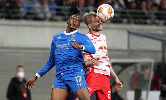 Joe Aribo, Konrad Laimer action game scene duel sport soccer soccer UEFA Euroleague Europa League UEL semifinal first leg men season 2021 2022 28 04 2022 Rasen Ballsport RB Leipzig RBL vs Glasgow Rangers FC DFL regulations prohibit any use of photographs as image sequences and or quasi video