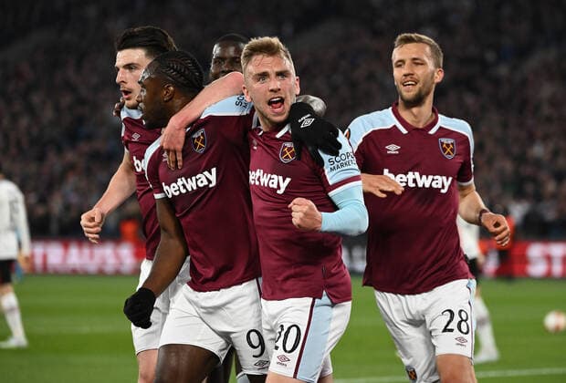 28 04 2022, xkvx, football UEFA Europa League, West Ham United Eintracht Frankfurt emspor, v l Declan Rice West Ham United , Kurt Zouma West Ham United , Tomas Soucek West Ham United , Jarrod Bowen West Ham United , celebrate the goal, The goal cheer to 1 1 DFL DFB REGULATIONS PROHIBIT ANY USE OF PHOTOGRAPHS as IMAGE SEQUENCES and or QUASI VIDEO London