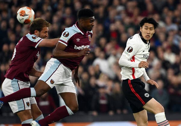 28 04 2022, xkvx, football UEFA Europa League, West Ham United Eintracht Frankfurt emspor, v l Craig Dawson West Ham United , Ben Johnson West Ham United , Daichi Kamada Eintracht Frankfurt DFL DFB REGULATIONS PROHIBIT ANY USE OF PHOTOGRAPHS as IMAGE SEQUENCES and or QUASI VIDEO London