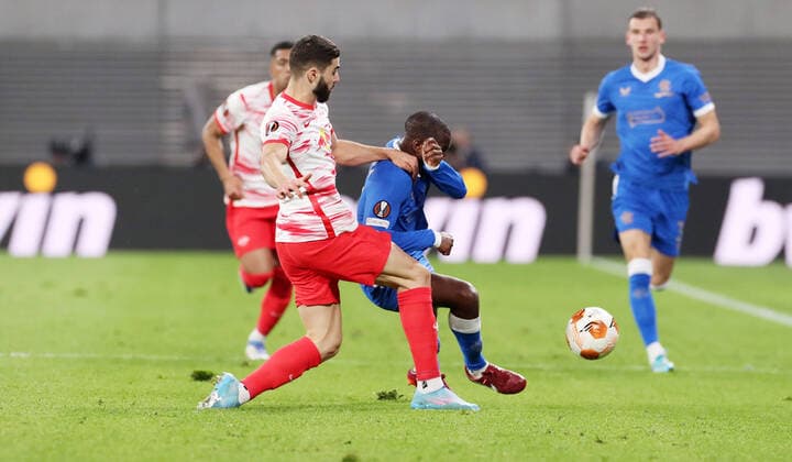 RB Leipzig Glasgow Rangers 28 04 2022 Leipzig, 28 04 2022, Red Bull Arena, Football, UEFA Europa League, Semifinal first leg, RB Leipzig vs Rangers FC Glasgow , Pictured from left Josko Gvardiol 32, RB Leipzig , Glen Kamara 18, Rangers , UEFA regulations prohibit any use of photographs as image sequences and or quasi video