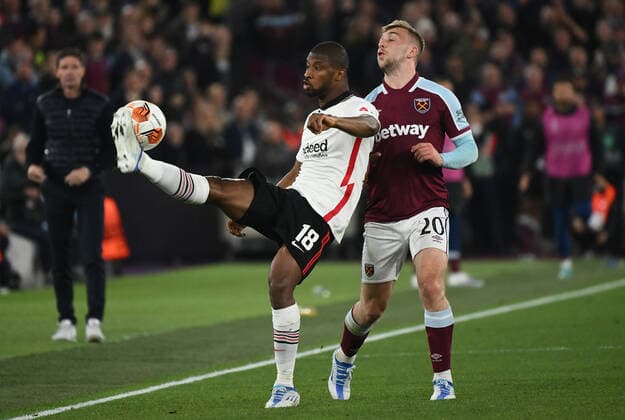28 04 2022, xkvx, football UEFA Europa League, West Ham United Eintracht Frankfurt emspor, v l Almamy Toure Eintracht Frankfurt , Jarrod Bowen West Ham United DFL DFB REGULATES PROHIBIT ANY USE OF PHOTOGRAPHS as IMAGE SEQUENCES and or QUASI VIDEO London
