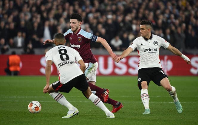 28 04 2022, xkvx, football UEFA Europa League, West Ham United Eintracht Frankfurt emspor, v l Djibril Sow Eintracht Frankfurt , Declan Rice West Ham United , Rafael Borre, Rafael Santos Borre Maury Eintracht Frankfurt DFL DFB REGULATIONS PROHIBIT ANY USE OF PHOTOGRAPHS AS IMAGE SEQUENCES AND OR QUASI VIDEO London