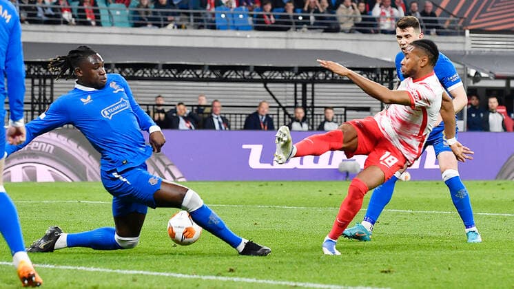 Soccer UEFA Europa League, semi-final, first leg season 2021 2022, RB Leipzig vs Glasgow Rangers 28 04 2022 Goal kick Christopher Nkunku Offensive midfield RB Leipzig, back number 18, 18 re against Calvin Bassey Left defender Glasgow Rangers, back number 3 li during the match RB Leipzig vs Glasgow Rangers 28 04 2022 Leipzig Saxony Germany Red Bull Arena