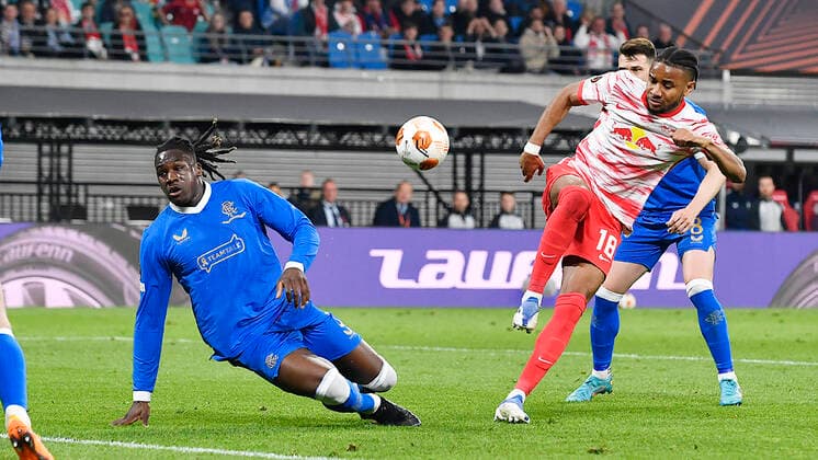 Soccer UEFA Europa League, semi-final, first leg season 2021 2022, RB Leipzig vs Glasgow Rangers 28 04 2022 Goal kick Christopher Nkunku Offensive midfield RB Leipzig, back number 18, 18 re against Calvin Bassey Left defender Glasgow Rangers, back number 3 li during the match RB Leipzig vs Glasgow Rangers 28 04 2022 Leipzig Saxony Germany Red Bull Arena