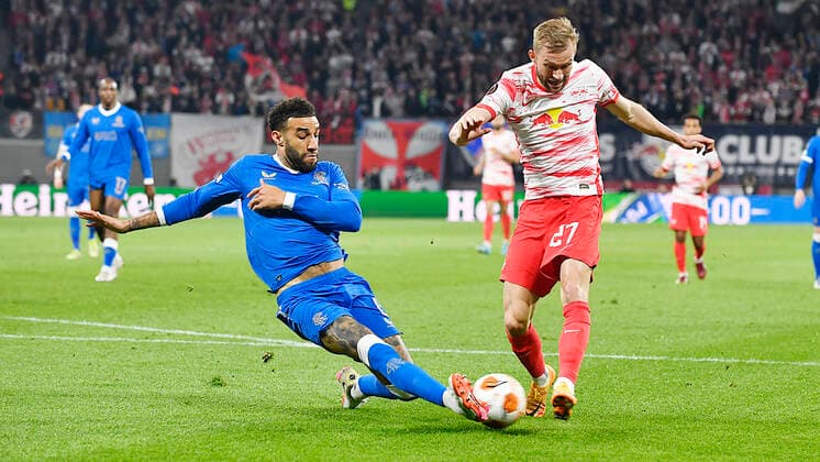 Soccer UEFA Europa League, semi-final, first leg season 2021 2022, RB Leipzig vs Glasgow Rangers 28 04 2022 Goal kick duel for the ball between Konrad Laimer central midfield RB Leipzig, back number 27, 27 r and Connor Goldson central defender Glasgow Rangers, back number 6 li during the match RB Leipzig vs Glasgow Rangers 28 04 2022 Leipzig Saxony Germany Red Bull Arena